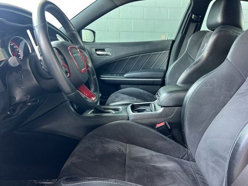 Used 2018 Dodge Charger R/T Scat Pack w/ Dynamics Package RWD image 9