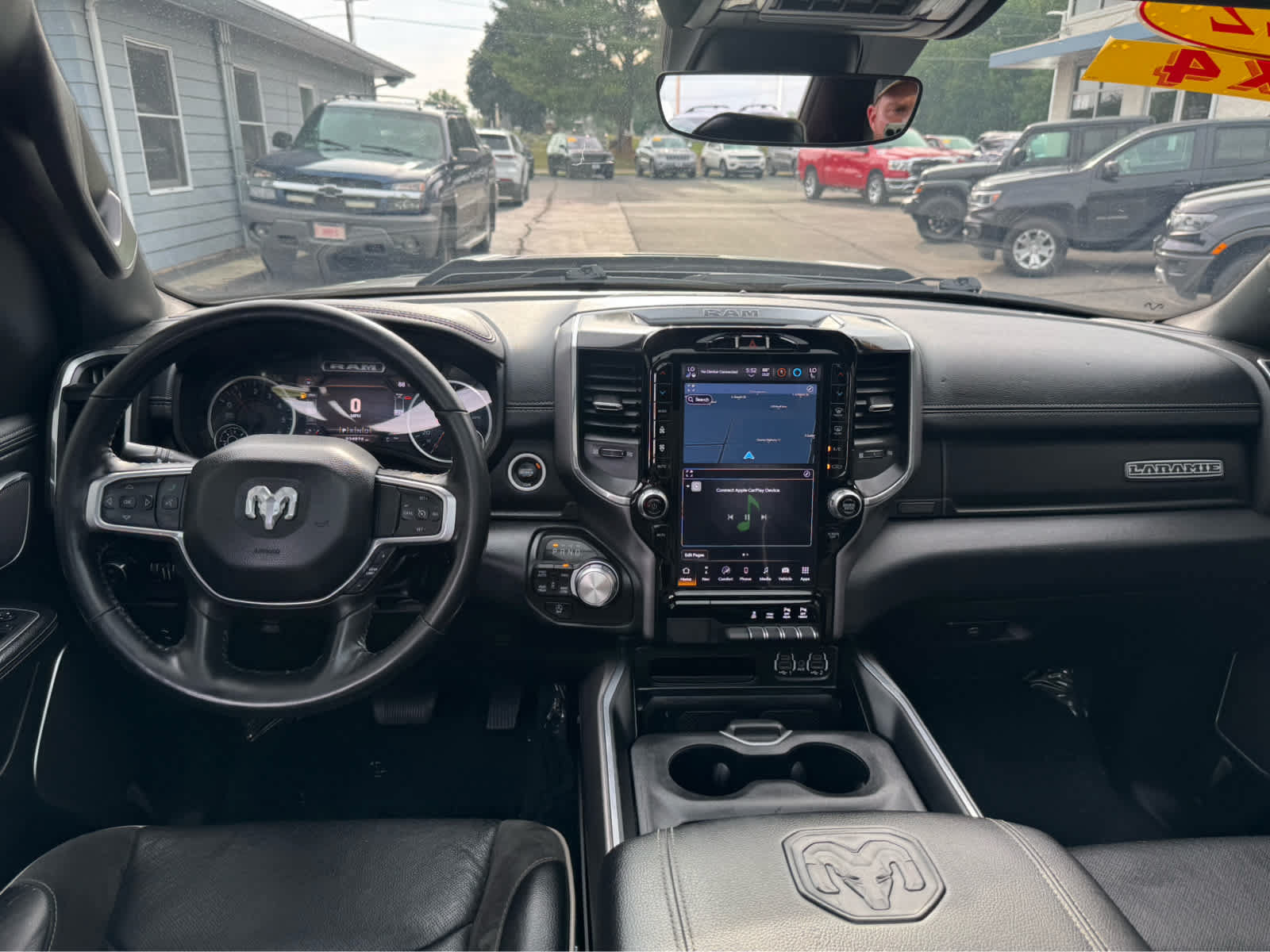Used 2022 RAM 1500 Laramie AWD/4WD image 4