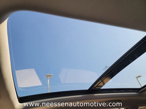 Used 2024 GMC Terrain SLT w/ Infotainment Package II image 28