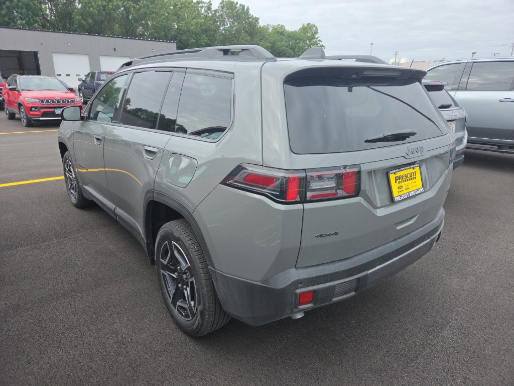 Used 2026 Jeep Cherokee Laredo AWD/4WD image 2