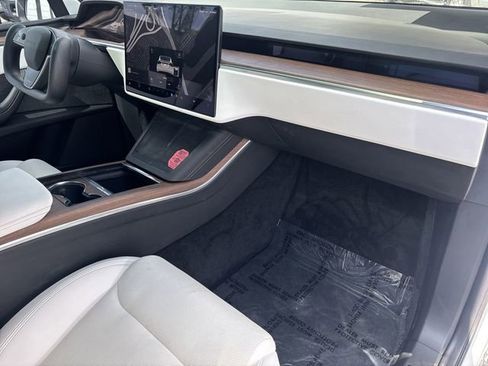 Used 2022 Tesla Model X image 16