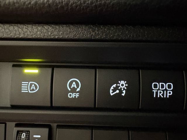 Used 2026 Toyota Tundra SR5 w/ SR5 Convenience Package AWD/4WD image 7