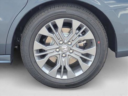 New 2026 Honda Odyssey Touring image 9