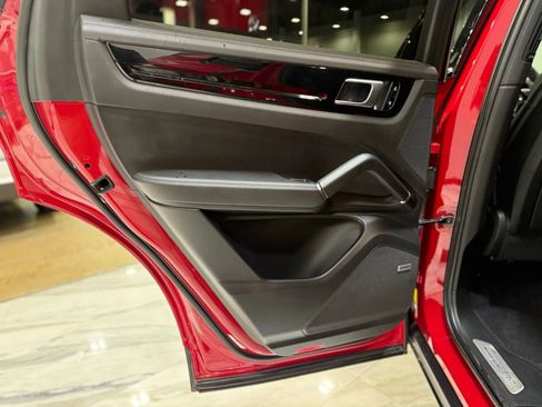 Used 2021 Porsche Cayenne S image 31