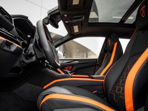 Used 2025 Lamborghini Urus SE image 20