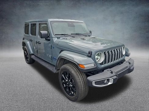 Used 2025 Jeep Wrangler Unlimited Sahara AWD/4WD image 2