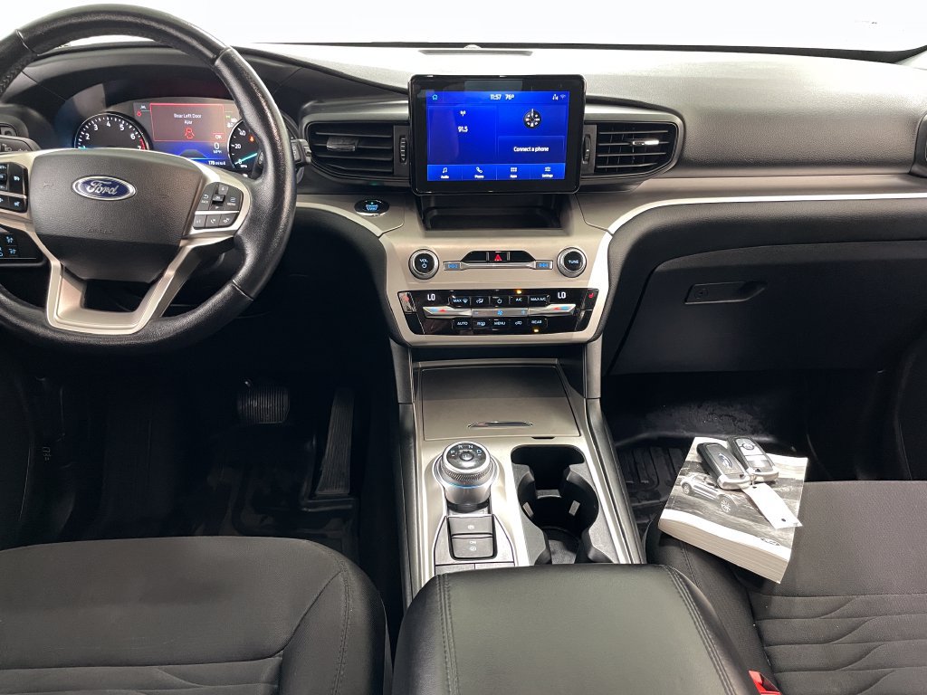Used 2021 Ford Explorer XLT AWD/4WD image 2