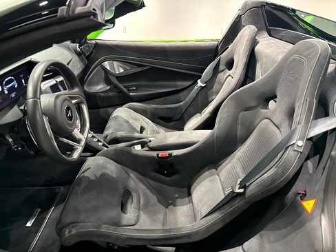 Used 2024 McLaren 750S Spider image 24