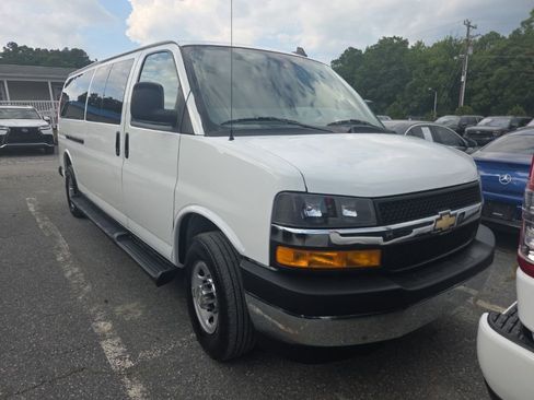 Used 2025 Chevrolet Express 3500 LT w/ LT Preferred Equipment Group RWD image 2
