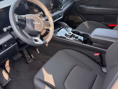 Used 2025 Kia Sportage LX AWD/4WD image 2