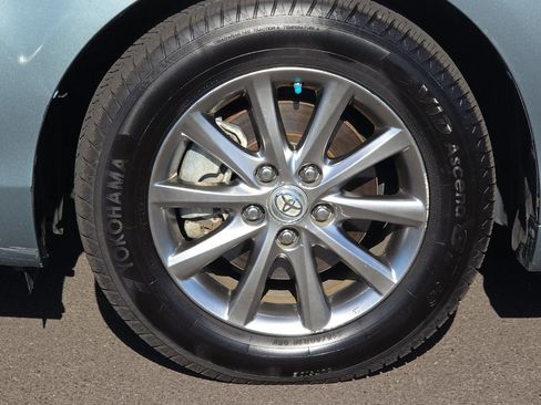 Used 2011 Toyota Camry Hybrid w/ Upgrade Pkg FWD image 24