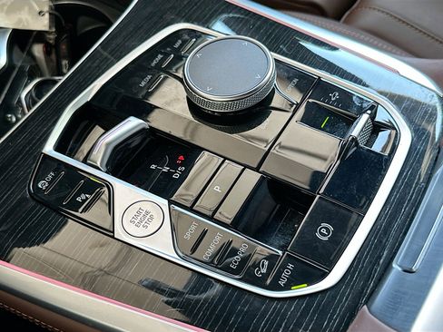 Certified 2024 BMW X7 M60i AWD/4WD image 16