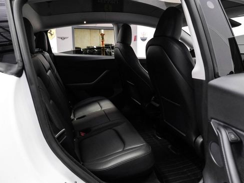 Used 2025 Tesla Model Y Long Range image 38