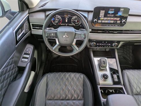 Used 2023 Mitsubishi Outlander SEL image 32