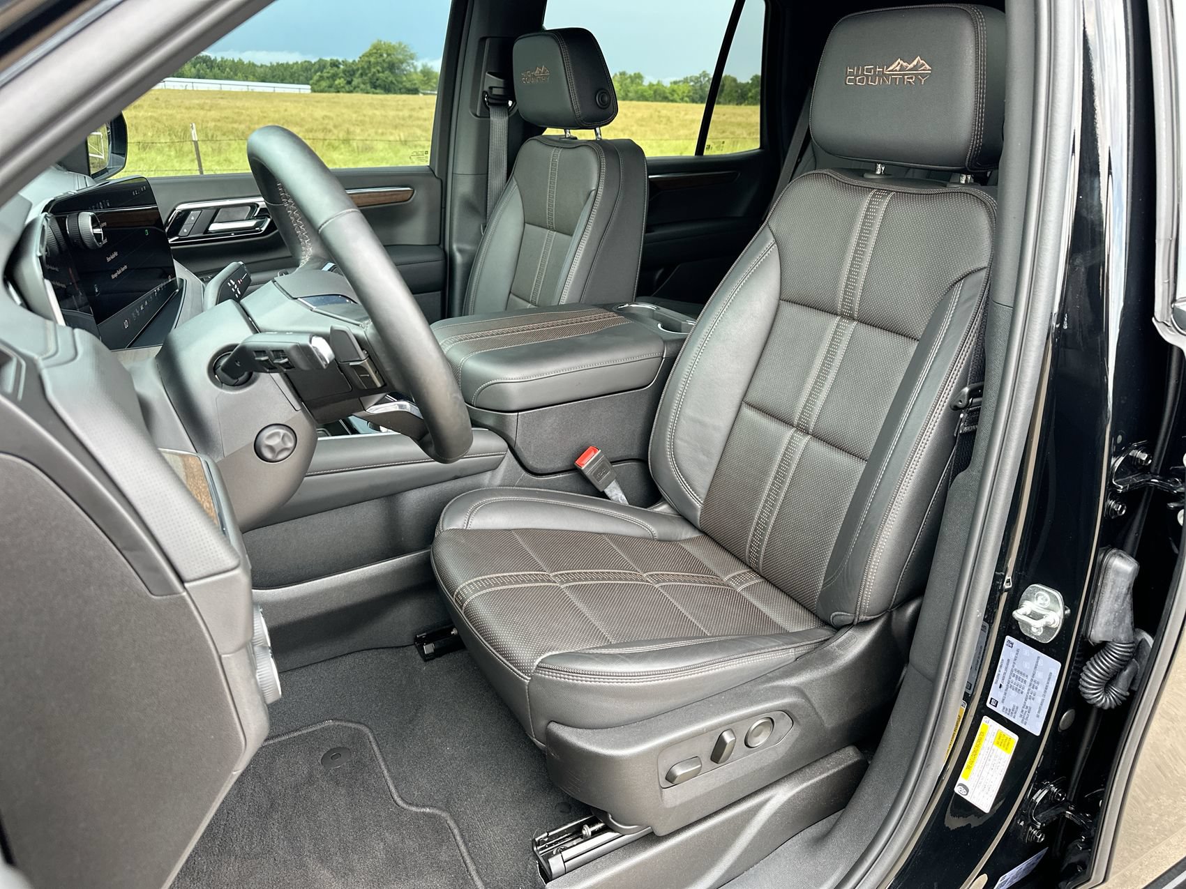 Used 2025 Chevrolet Tahoe High Country AWD/4WD image 11