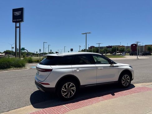 Used 2023 Lincoln Corsair FWD image 2