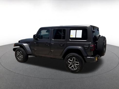 Used 2025 Jeep Wrangler Unlimited Sahara AWD/4WD image 7