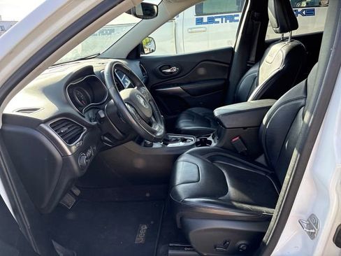 Used 2019 Jeep Cherokee Limited AWD/4WD image 7