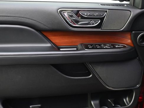 Used 2018 Lincoln Navigator Reserve w/ Technology Package image 22