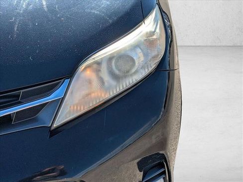 Used 2019 Toyota Sienna XLE image 9