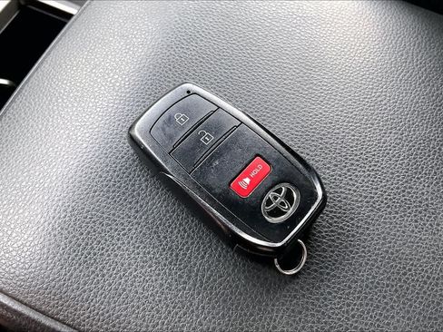 Used 2024 Toyota Tacoma TRD Off-Road AWD/4WD image 19