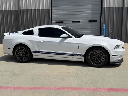 Used 2014 Ford Mustang Shelby GT500 w/ Equipment Group 821A RWD image 42
