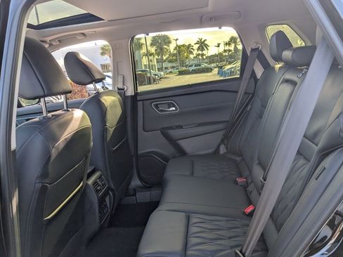 New 2026 Nissan Rogue Platinum w/ Tech Package AWD/4WD image 12