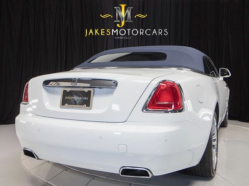 Used 2020 Rolls-Royce Dawn RWD image 13
