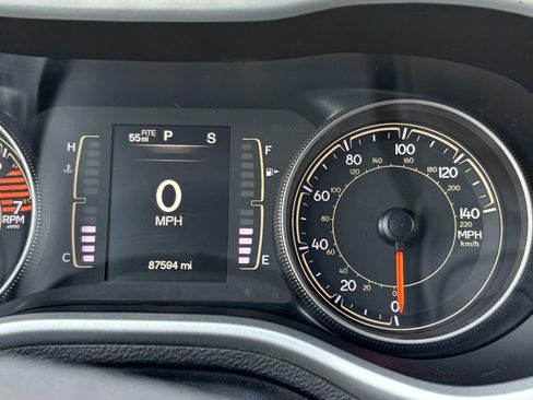 Used 2018 Jeep Cherokee Latitude Plus w/ Cold Weather Group image 8