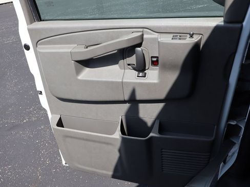 Used 2021 Chevrolet Express 2500 w/ Driver Convenience Package RWD image 17
