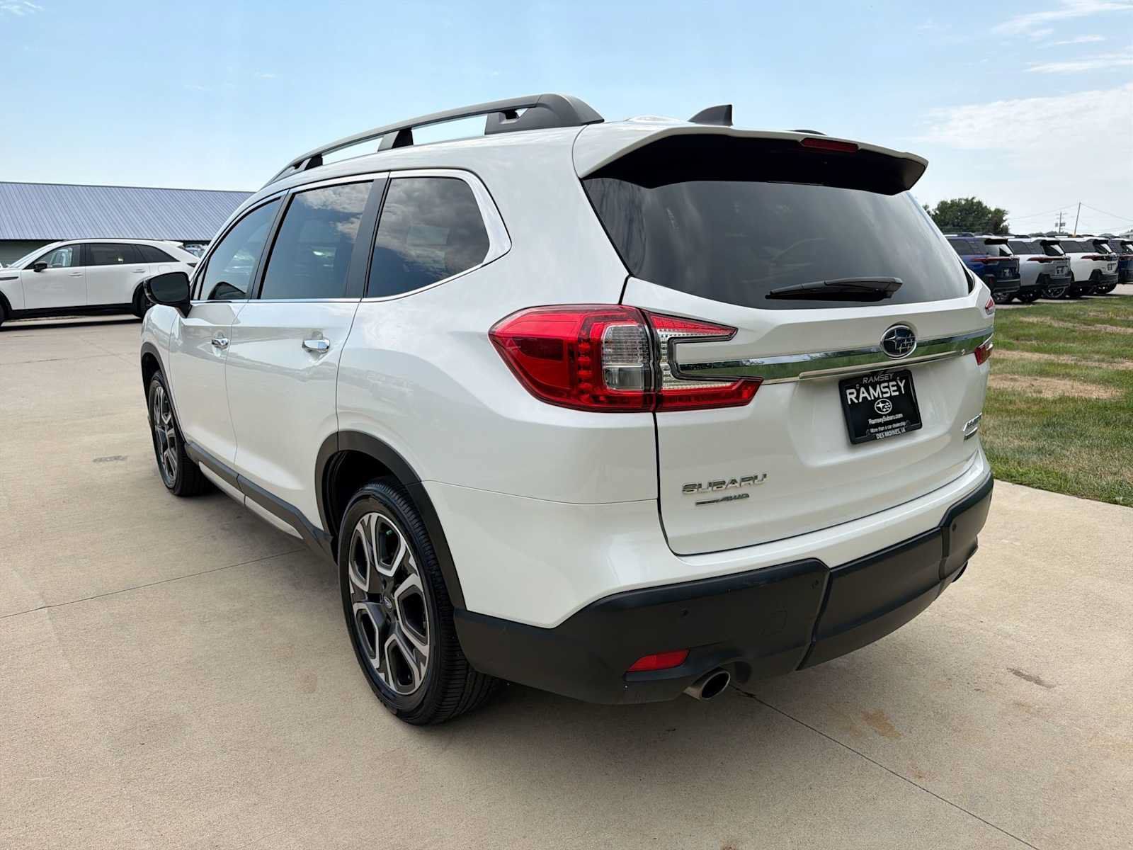 Used 2025 Subaru Ascent Touring AWD/4WD image 4