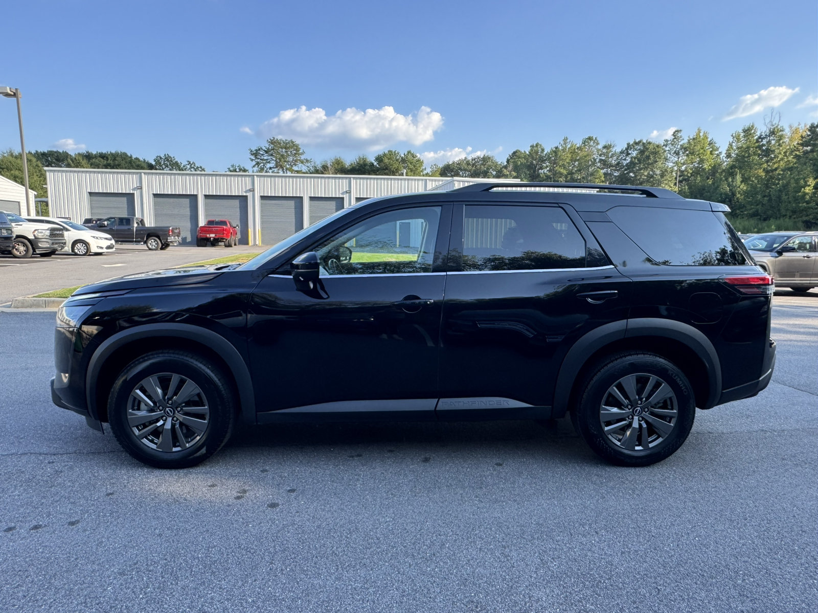 Used 2024 Nissan Pathfinder SV AWD/4WD image 8