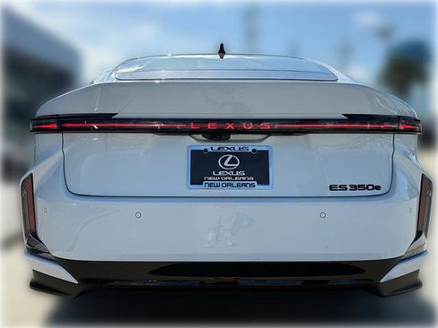New 2026 Lexus ES 350e FWD image 7