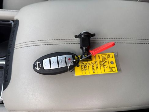 Used 2022 Nissan Pathfinder SV w/ SV Black Package image 27