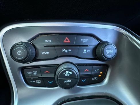 Used 2022 Dodge Challenger R/T RWD image 31