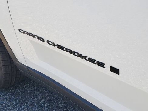 New 2026 Jeep Grand Cherokee Altitude AWD/4WD image 6
