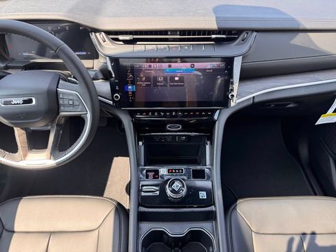 New 2026 Jeep Grand Cherokee L Limited AWD/4WD image 11