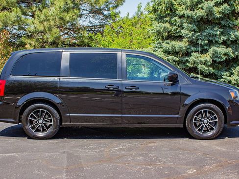 Used 2019 Dodge Grand Caravan SE FWD image 11