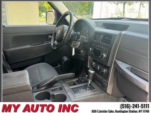 Used 2011 Jeep Liberty Sport AWD/4WD image 23