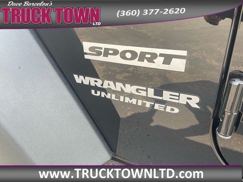 Used 2015 Jeep Wrangler Unlimited Sport w/ Max Tow Package AWD/4WD image 33