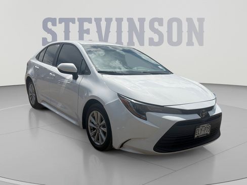 Used 2024 Toyota Corolla LE w/ LE Convenience Package FWD image 7