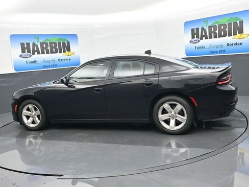 Used 2015 Dodge Charger SXT image 3