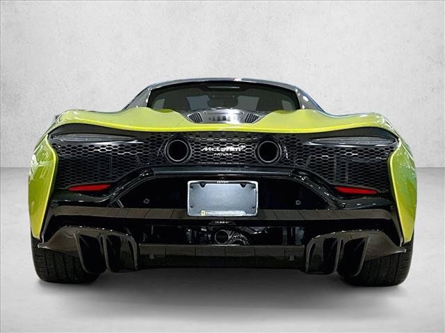 Used 2023 McLaren Artura RWD image 4