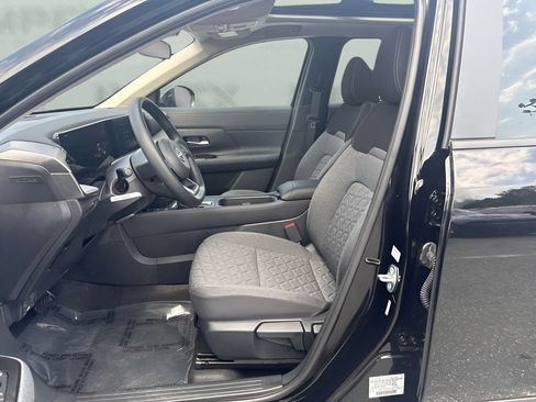 Used 2026 Nissan Kicks SV w/ SV Premium Package AWD/4WD image 6