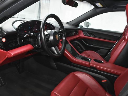 Used 2022 Porsche Taycan image 18