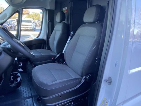 Used 2024 RAM ProMaster 2500 w/ Convenience Group image 12