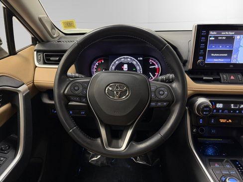 Used 2019 Toyota RAV4 Limited w/ Advanced Technology Package image 12