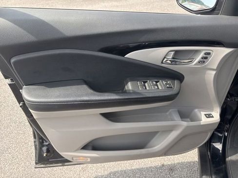 Used 2016 Honda Pilot Touring image 19
