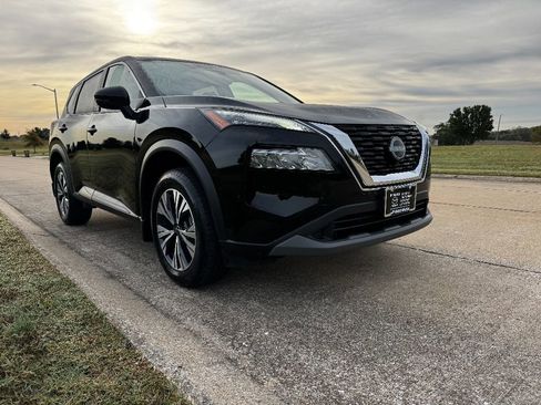 Used 2023 Nissan Rogue SV image 5