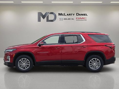 Certified 2023 Chevrolet Traverse LT FWD image 2